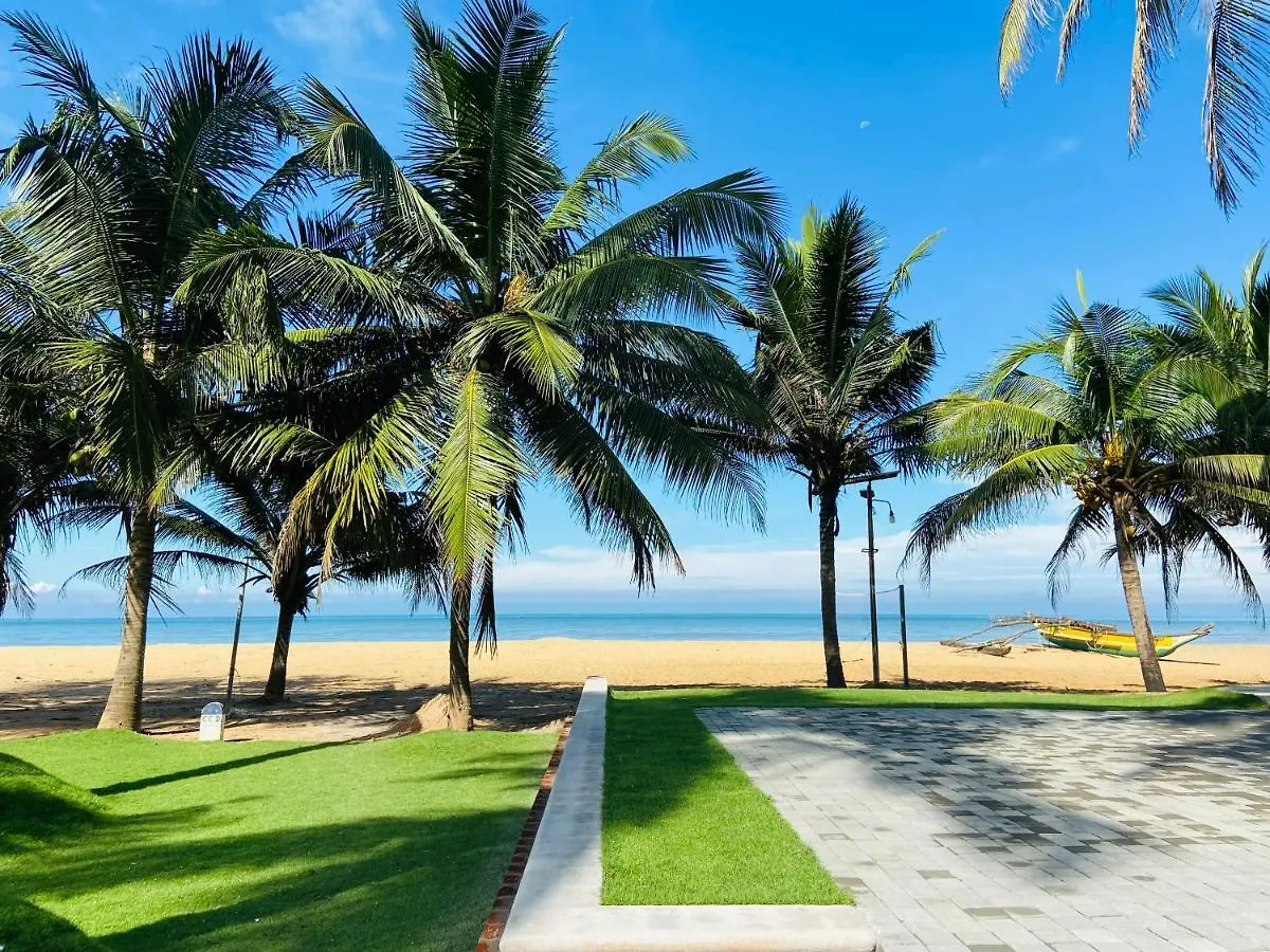Golden Star Beach Hotel Negombo 3*,