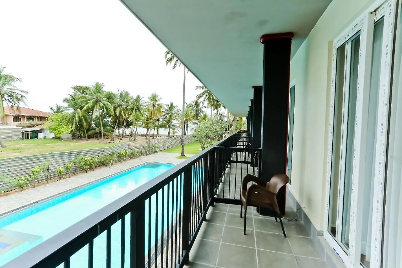 Golden Star Beach Hotel Negombo 3*,
