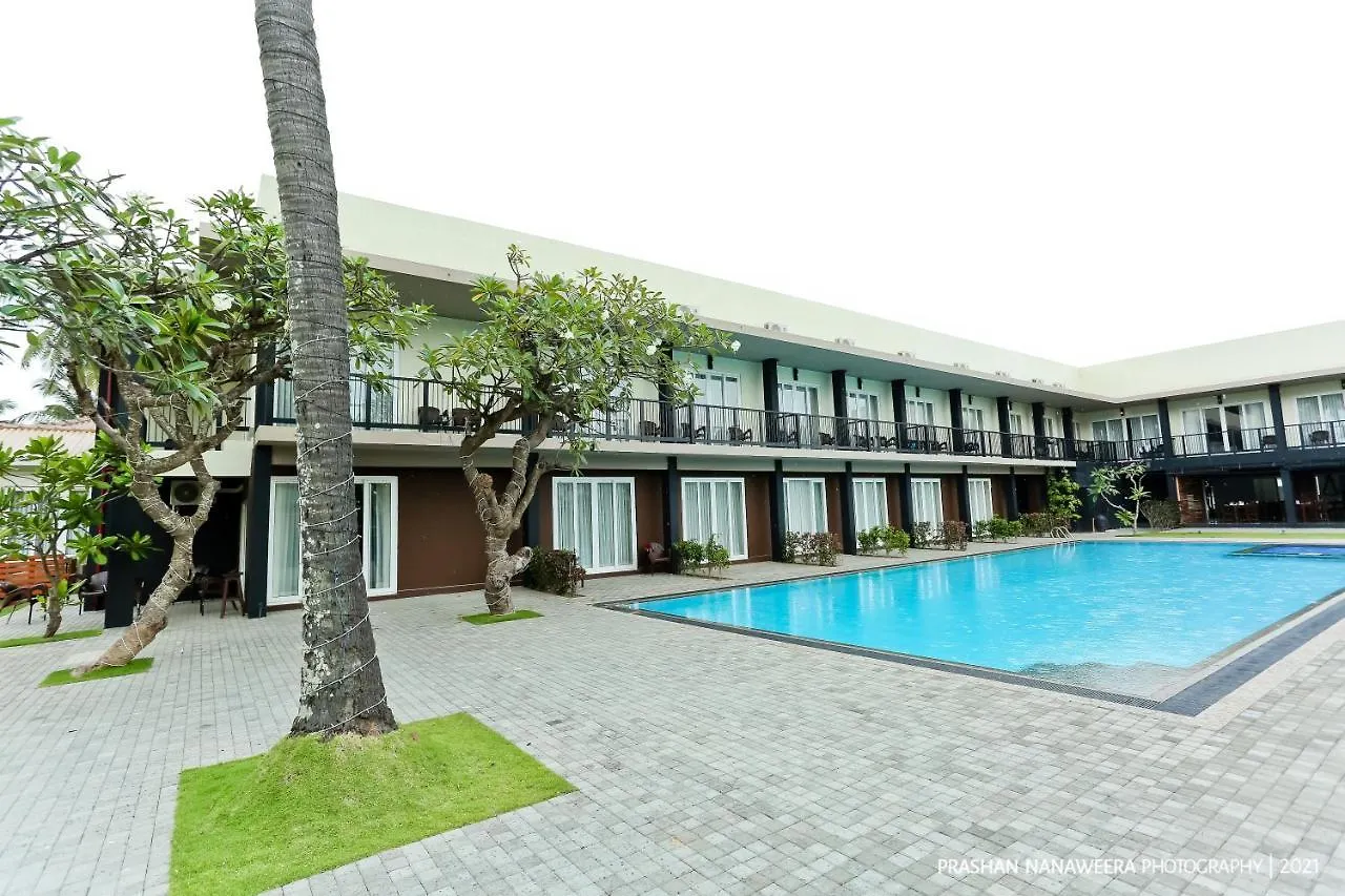 Golden Star Beach Hotel Negombo
